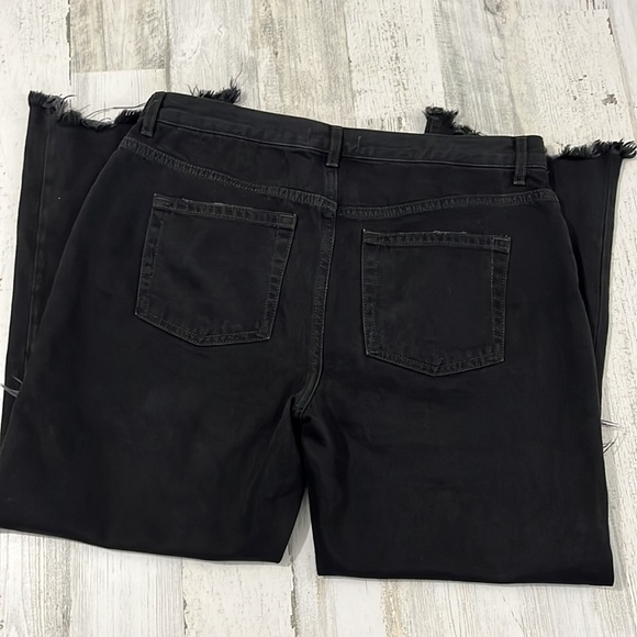 We the Free Maggie Mid Rise Straight Leg Black Distressed Jeans Size 31 - Picture 5 of 12